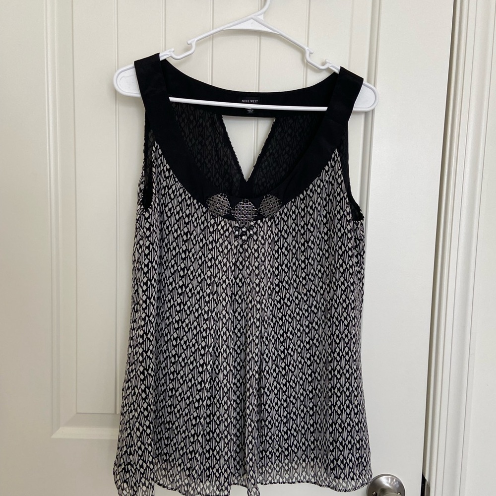 EUC Nine West women’s black white sheer overlay‎ lined bead tank blouse size 12